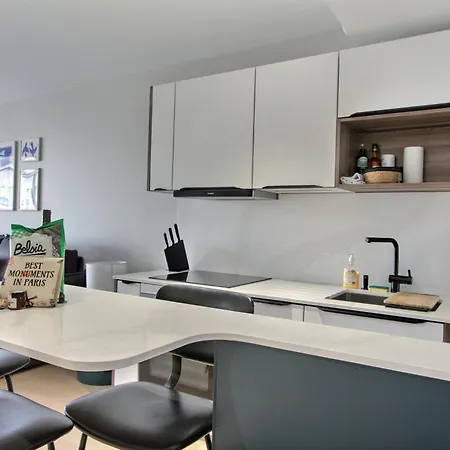 1bd Near Eiffel Tower With Ac, Balcony, Lift Apartment