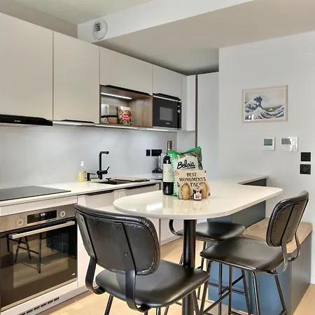 1bd Near Eiffel Tower With Ac, Balcony, Lift