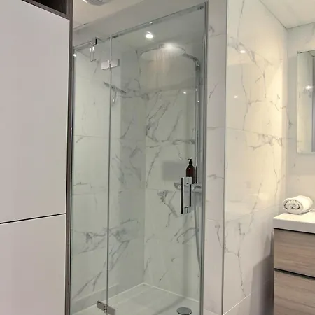 1bd Near Eiffel Tower With Ac, Balcony, Lift