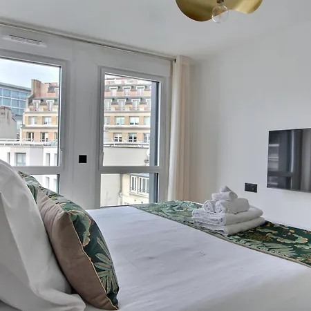 1bd Near Eiffel Tower With Ac, Balcony, Lift Paris