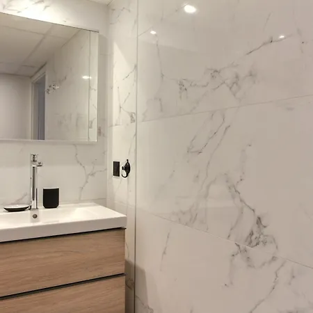 1bd Near Eiffel Tower With Ac, Balcony, Lift Apartment *