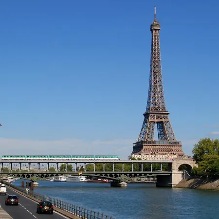1bd Near Eiffel Tower With Ac, Balcony, Lift Apartment