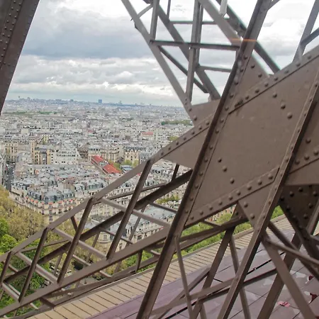 Apartment 1bd Near Eiffel Tower With Ac, Balcony, Lift *